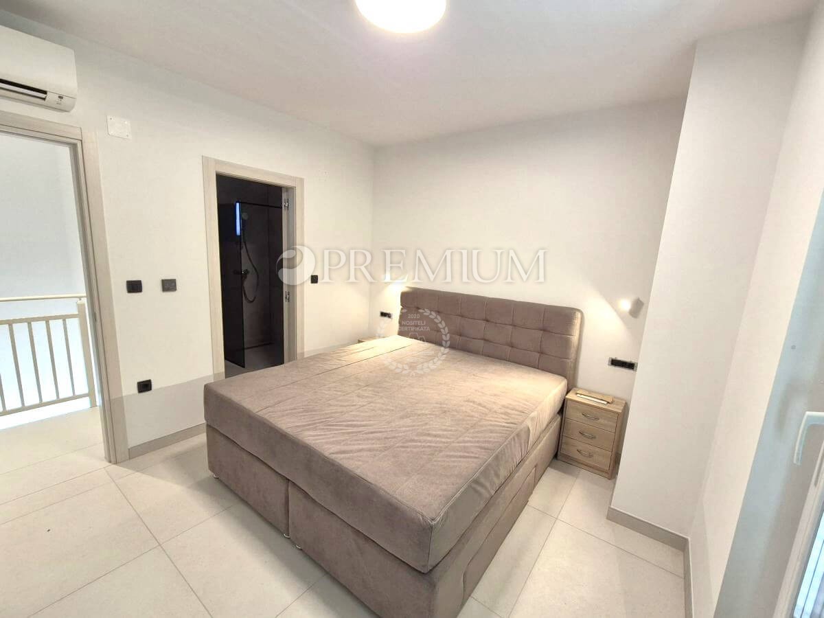 Malinska, casa di nuova costruzione con piscina!