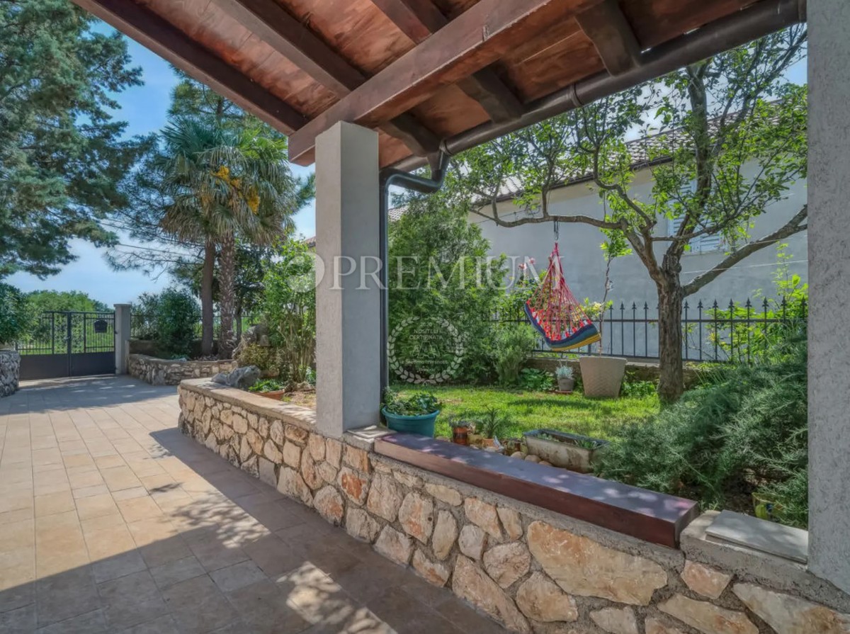 Kras, splendida casa in pietra ristrutturata con giardino!