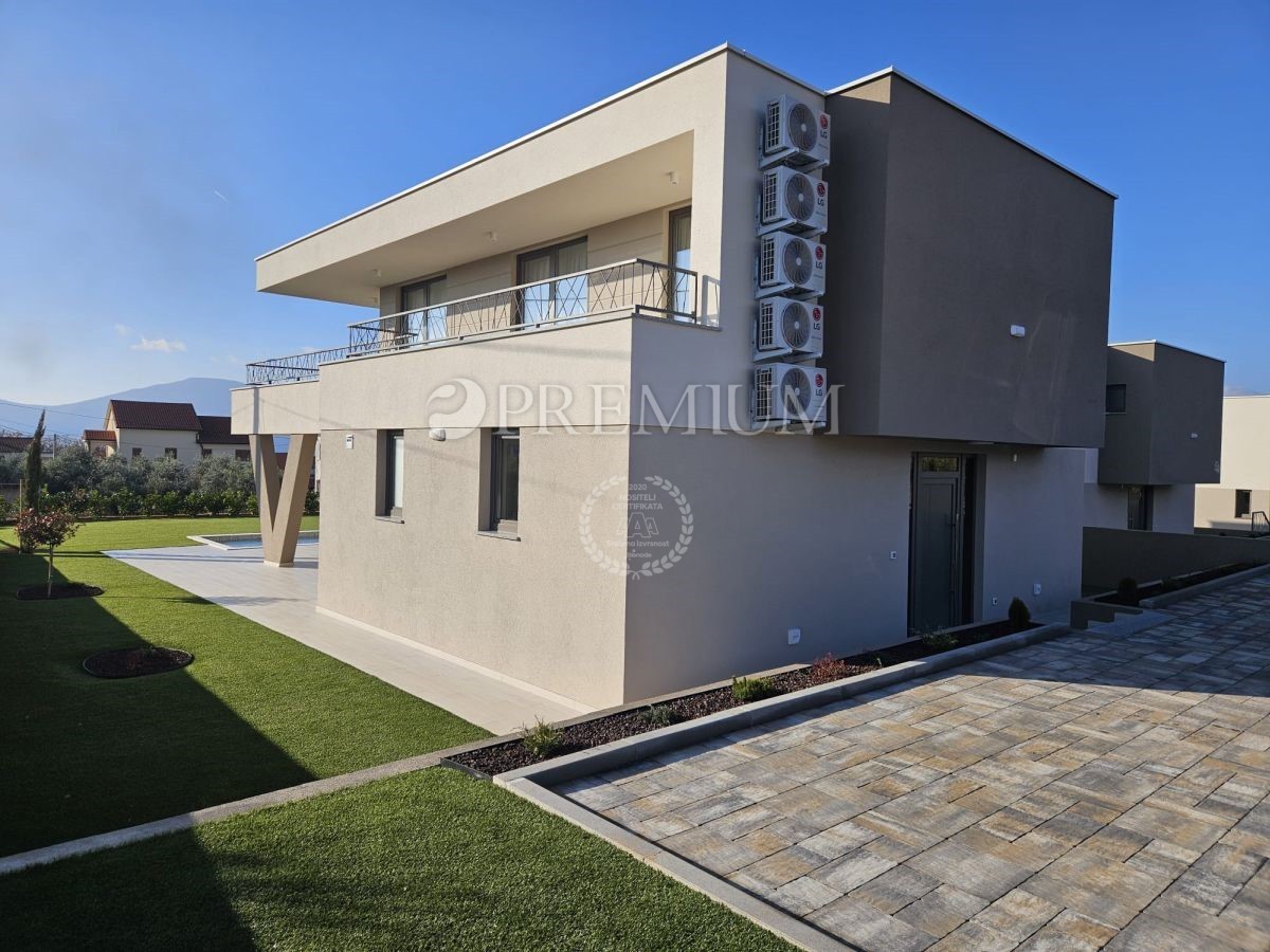 Krk, nuova casa indipendente con piscina!
