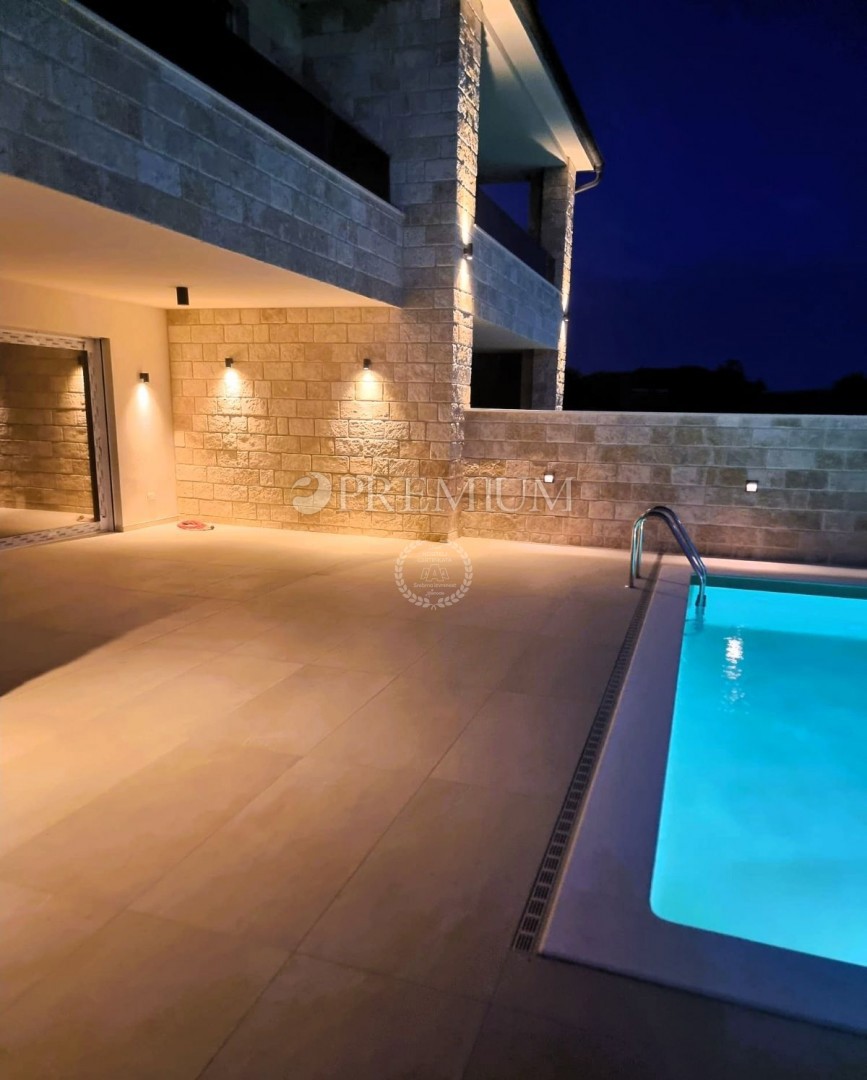 Malinska, in vendita, nuova casa con piscina e vista mare! 