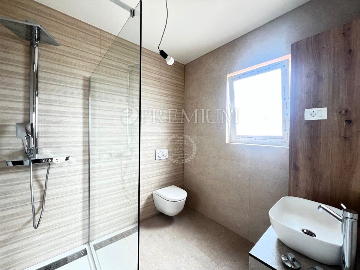 Malinska, in vendita, nuova casa con piscina e vista mare! 