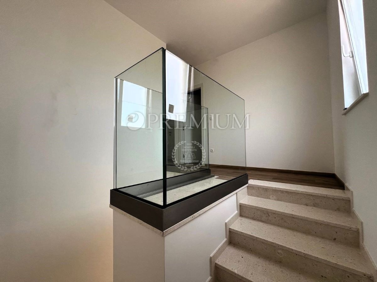 Malinska, in vendita, nuova casa con piscina e vista mare! 