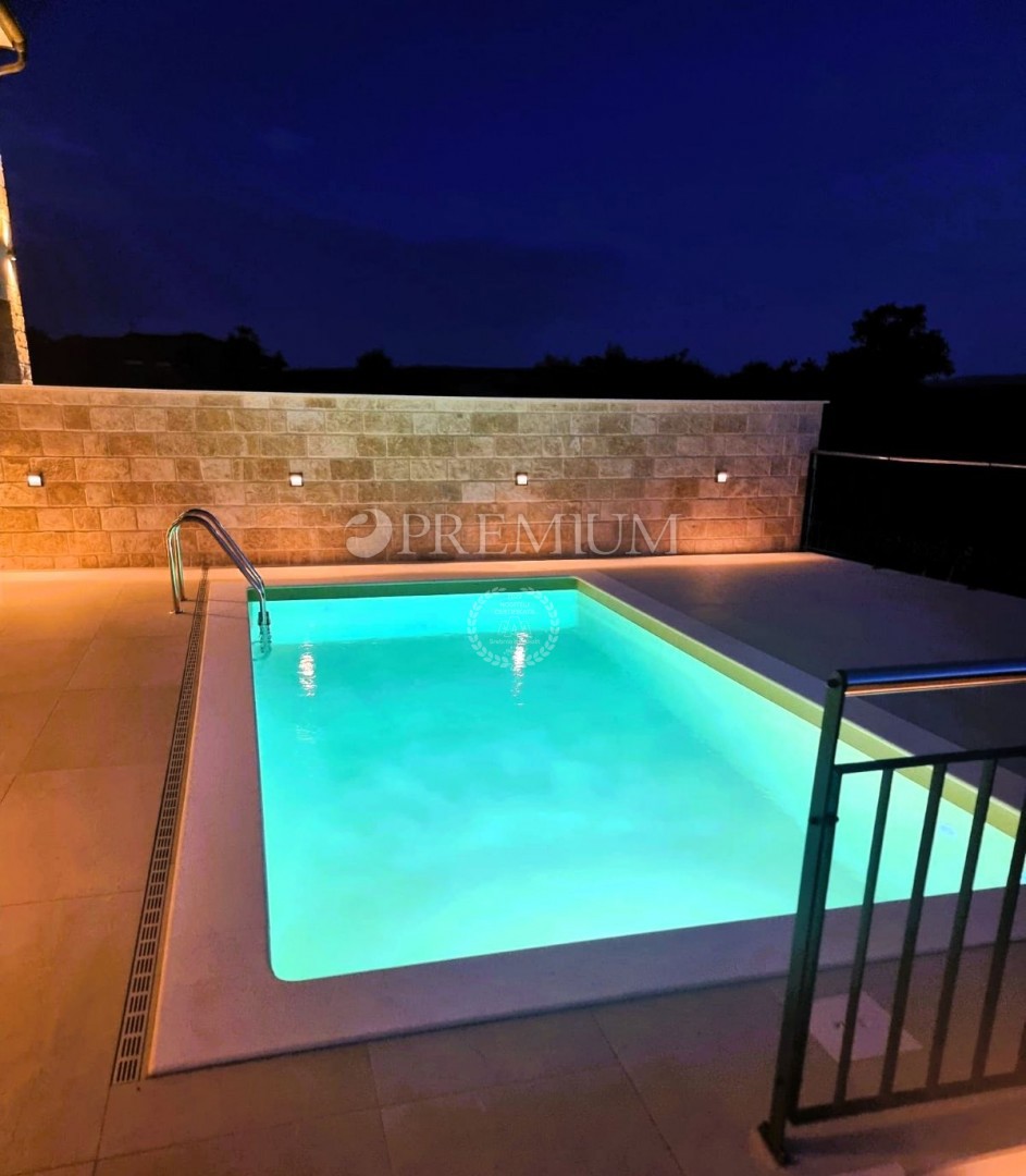 Malinska, in vendita, nuova casa con piscina e vista mare! 