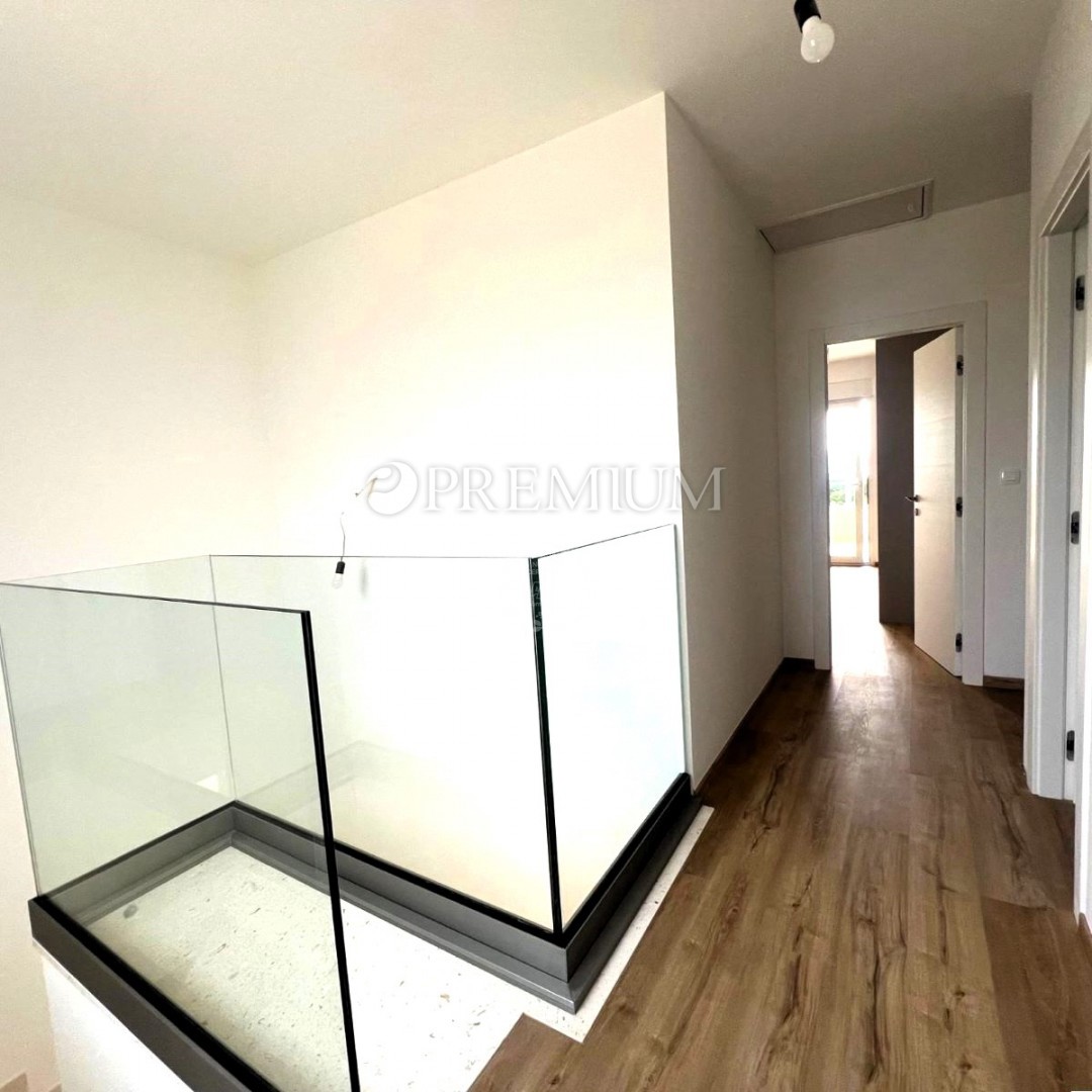 Malinska, in vendita, nuova casa con piscina e vista mare! 