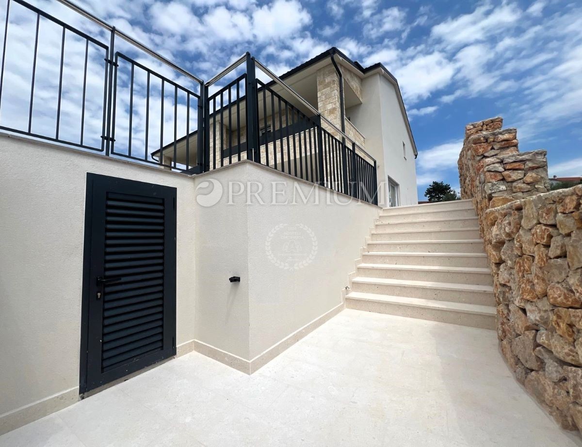 Malinska, in vendita, nuova casa con piscina e vista mare! 