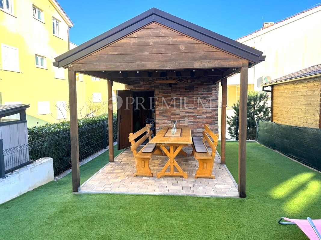 Čižići, Appartamento con giardino e vista mare!