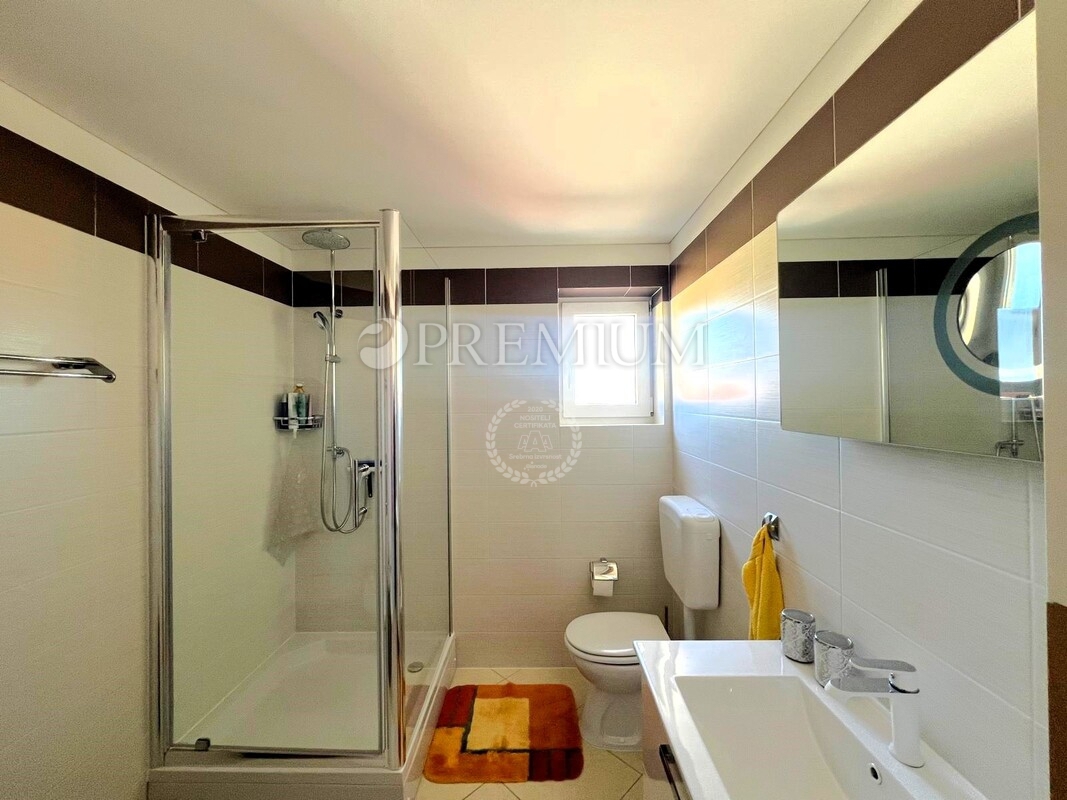 Čižići, Appartamento con giardino e vista mare!