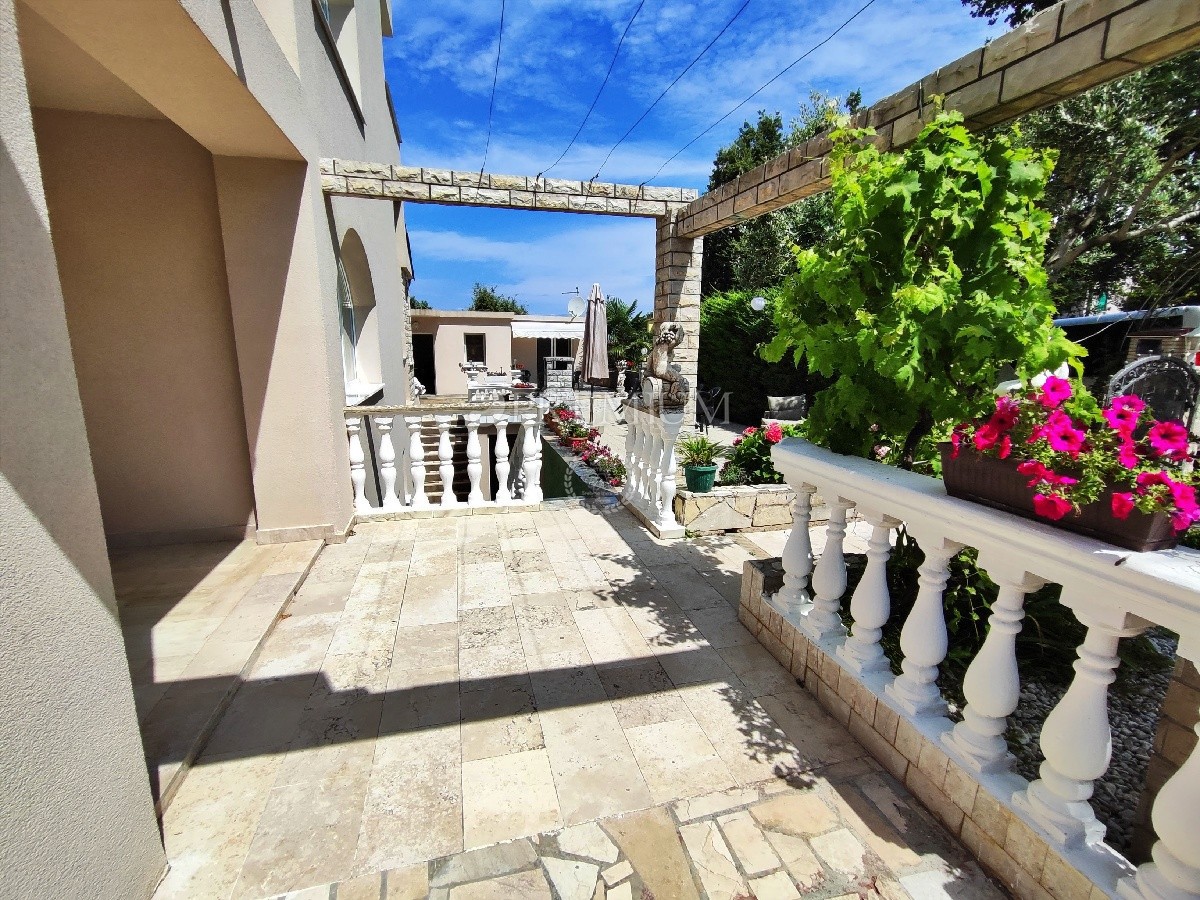 Malinska, condominio con 6 unità abitative in vendita!