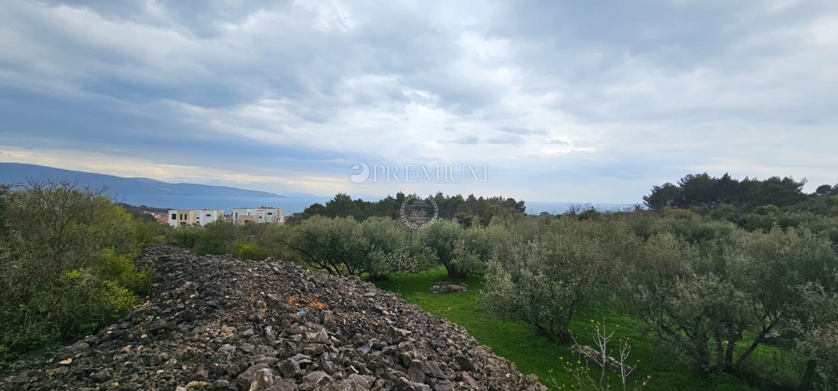 Città di Krk, vendita di terreno edificabile in una posizione tranquilla!