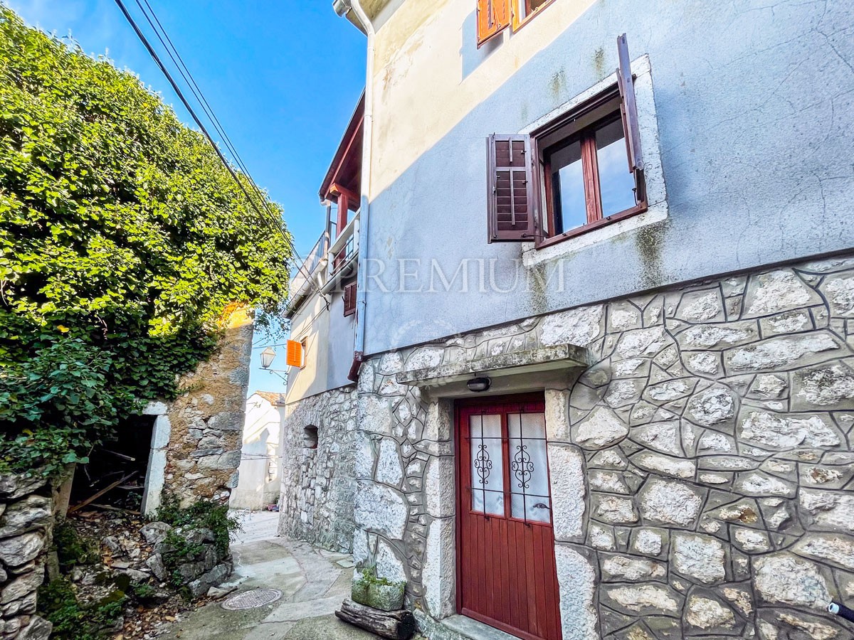 Dobrinj, due case in pietra nel centro stesso!