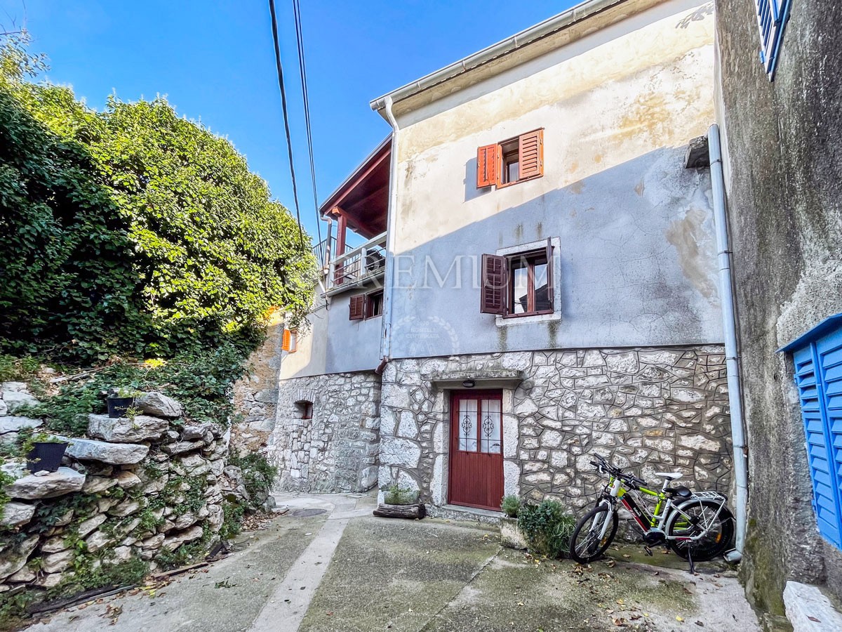 Dobrinj, due case in pietra nel centro stesso!