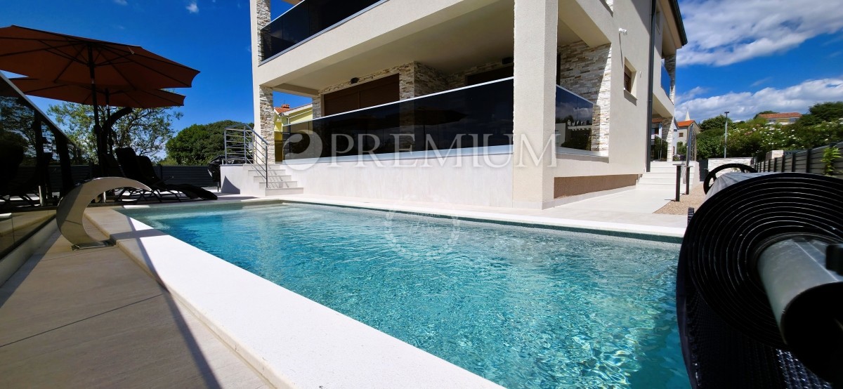 Malinska, nuova casa in vendita con garage, cortile e piscina!