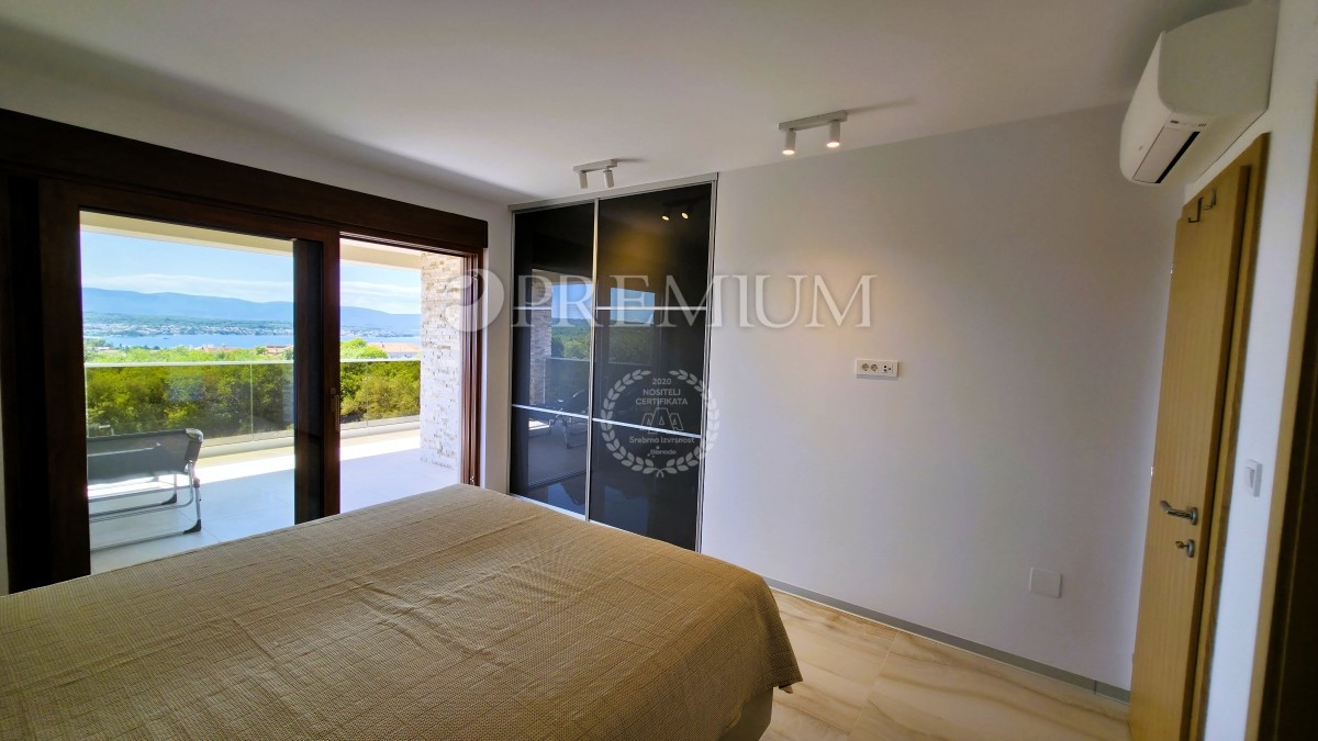 Malinska, nuova casa in vendita con garage, cortile e piscina!