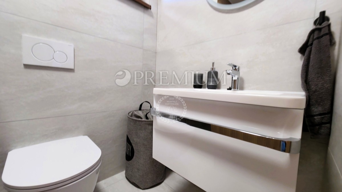 Malinska, nuova casa in vendita con garage, cortile e piscina!