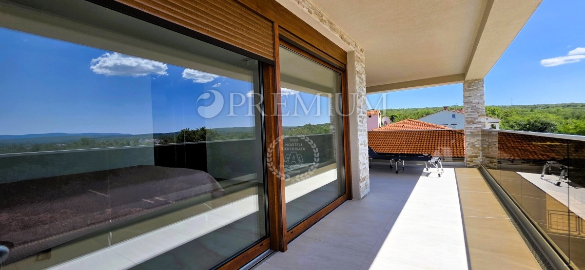 Malinska, nuova casa in vendita con garage, cortile e piscina!