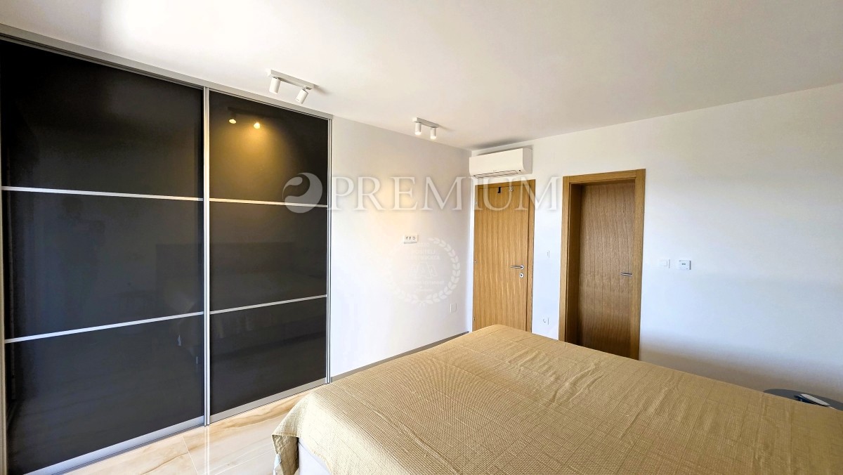 Malinska, nuova casa in vendita con garage, cortile e piscina!