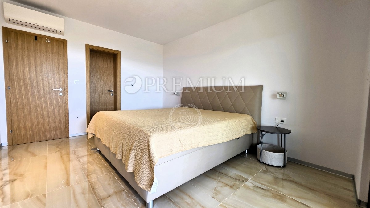 Malinska, nuova casa in vendita con garage, cortile e piscina!