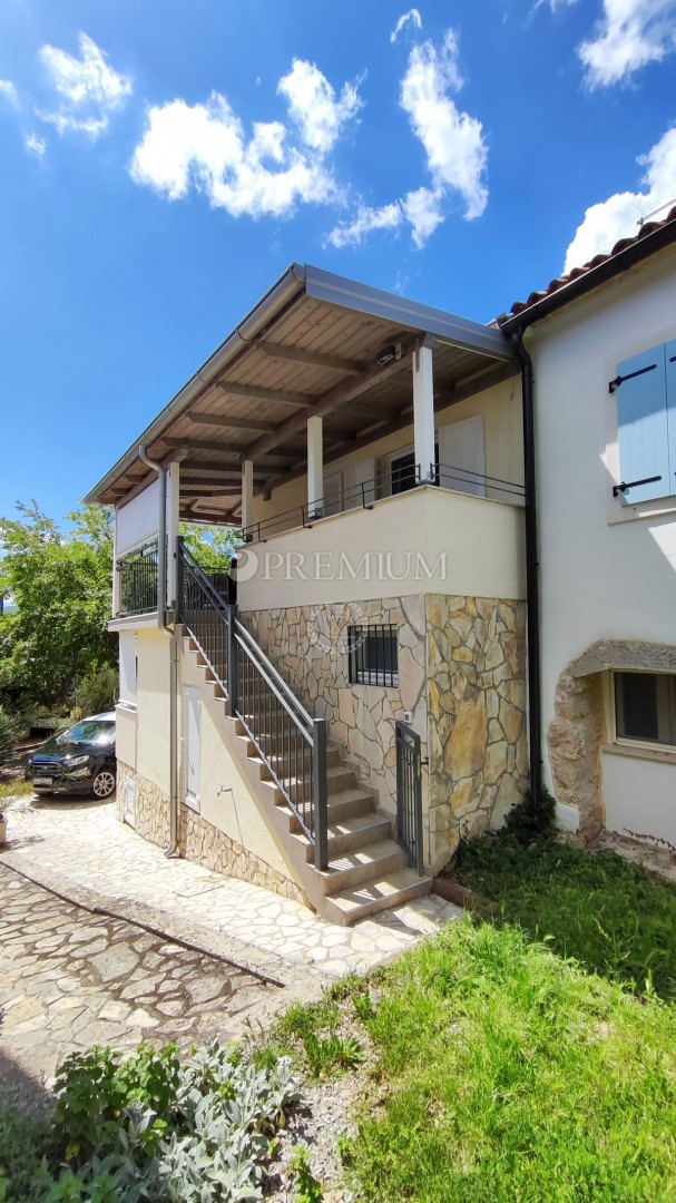 Krk, casa con 2 appartamenti, vicino al mare!