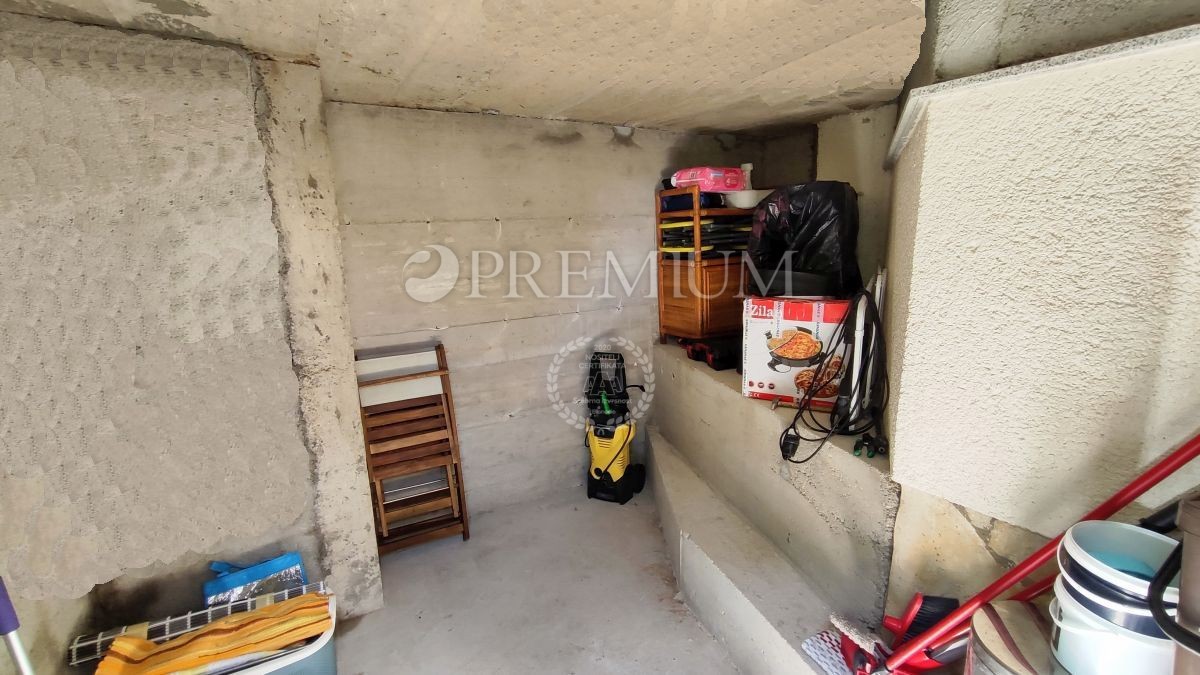 Krk, casa con 2 appartamenti, vicino al mare!
