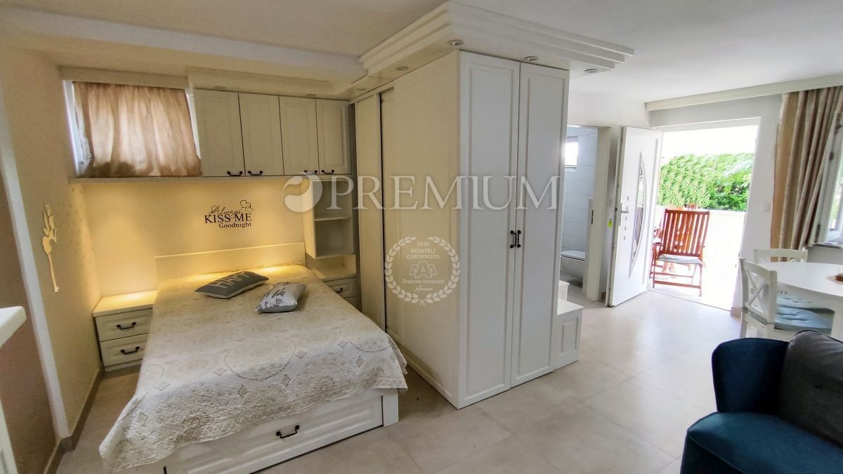 Krk, casa con 2 appartamenti, vicino al mare!