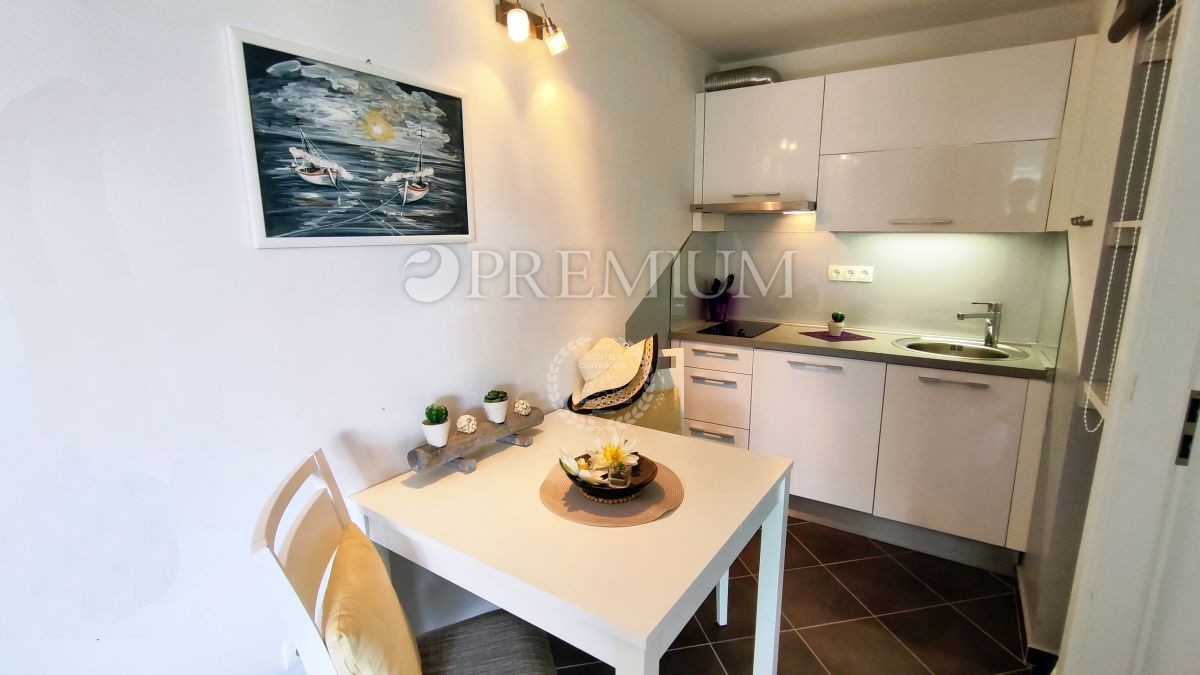 Krk, casa con 2 appartamenti, vicino al mare!