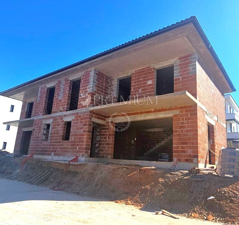 Malinska, nuova casa bifamiliare, vista mare, piscina!