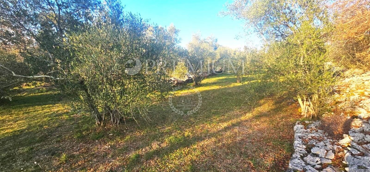 Malinska, vendita di terreno edificabile, 420,00 EUR/m2!