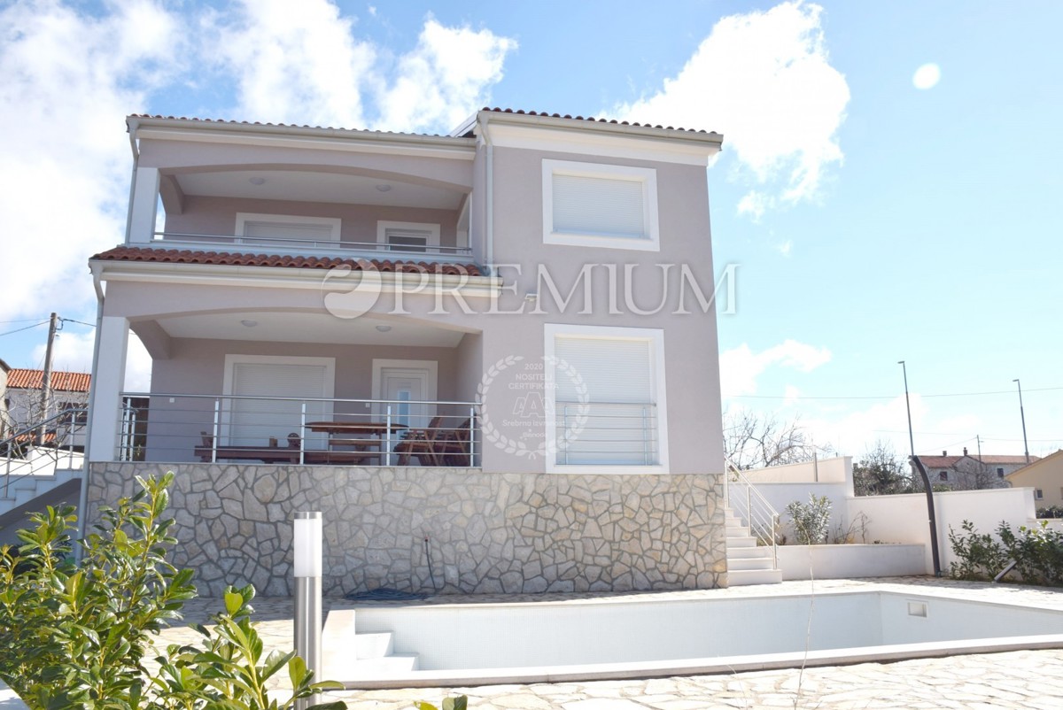 Krk, dintorni, casa di 171 m2 con piscina e vista mare!