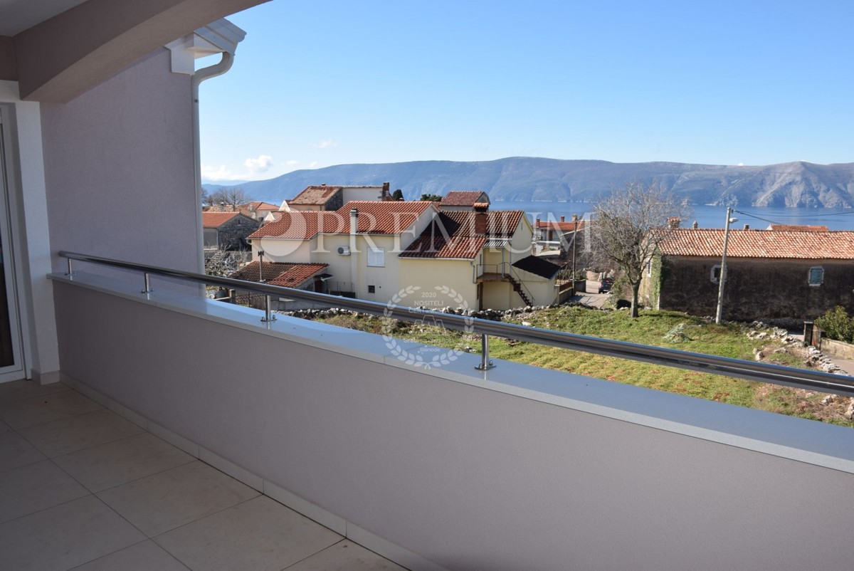 Krk, dintorni, casa di 171 m2 con piscina e vista mare!