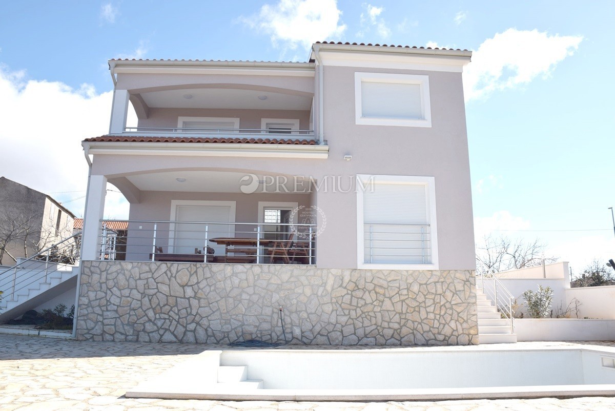 Krk, dintorni, casa di 171 m2 con piscina e vista mare!