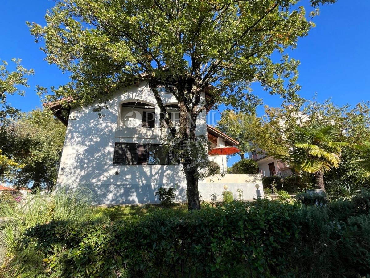 Malinska, casa indipendente con 5 appartamenti, 500 m mare!