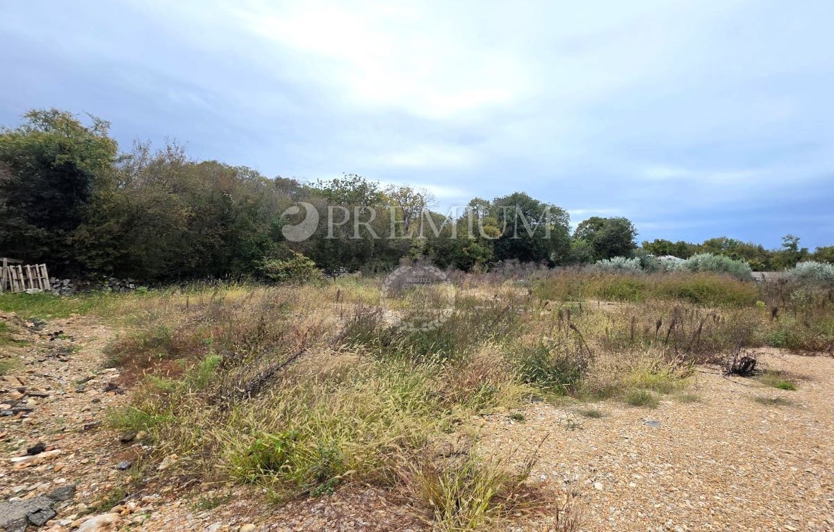 Malinska – terreno edificabile 630 m², forma regolare!