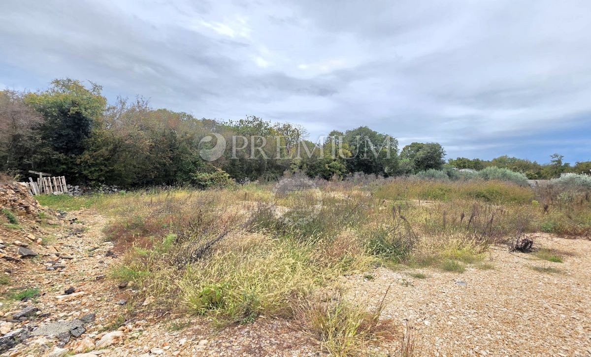 Malinska – terreno edificabile 630 m², forma regolare!