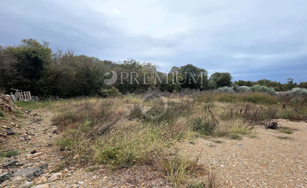 Malinska – terreno edificabile 630 m², forma regolare!