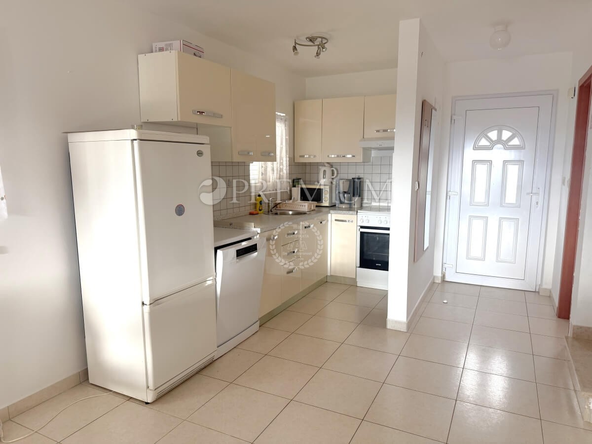 Njivice, casa doppia con due appartamenti, ottima occasione!