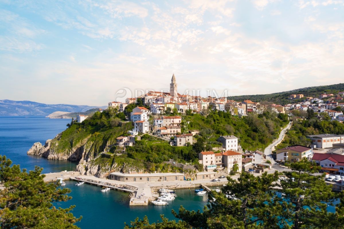 Vrbnik, terreno spazioso con vista mare!