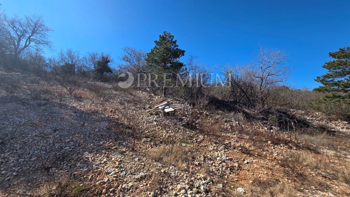 Vrbnik, terreno spazioso con vista mare!