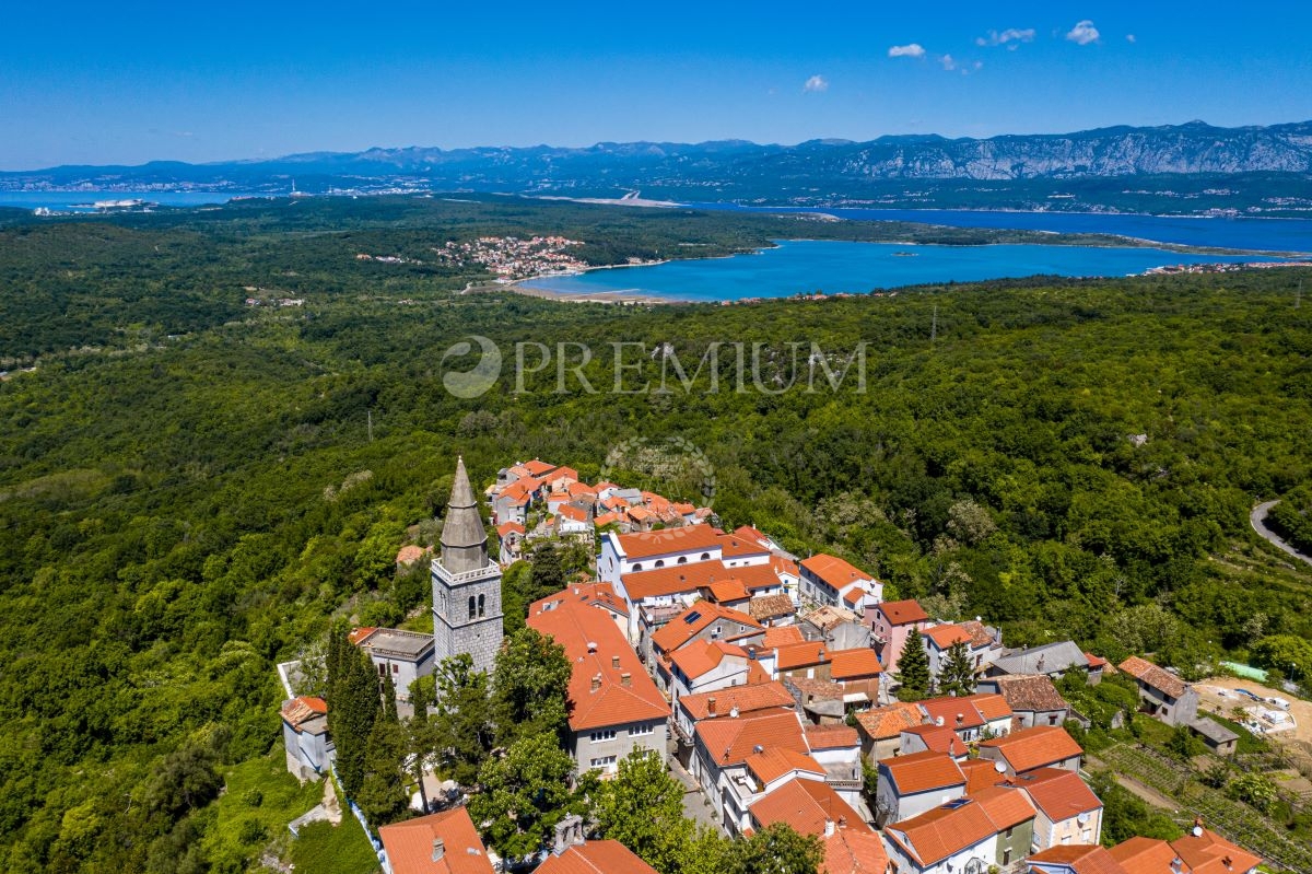 Isola di Krk, dintorni Dobrinj – terreno edificabile!