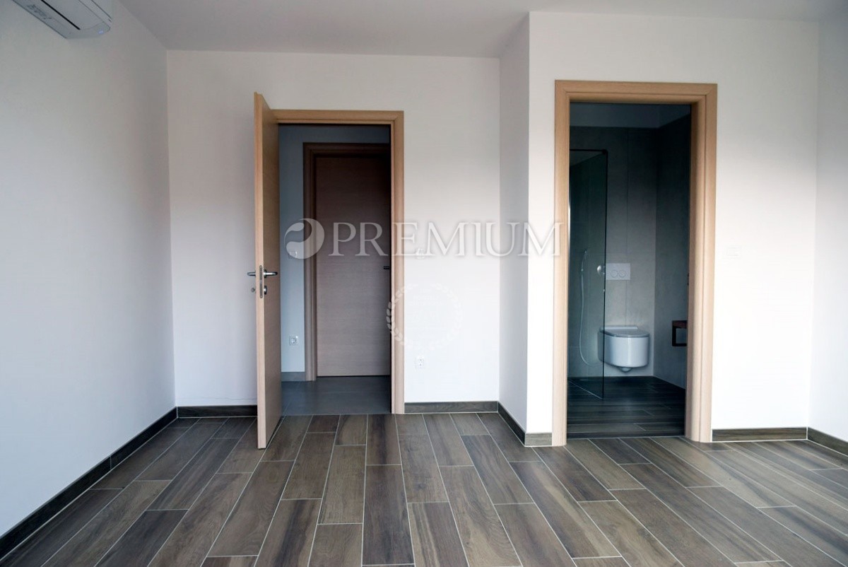 Malinska, nuova costruzione, appartamento duplex con piscina!