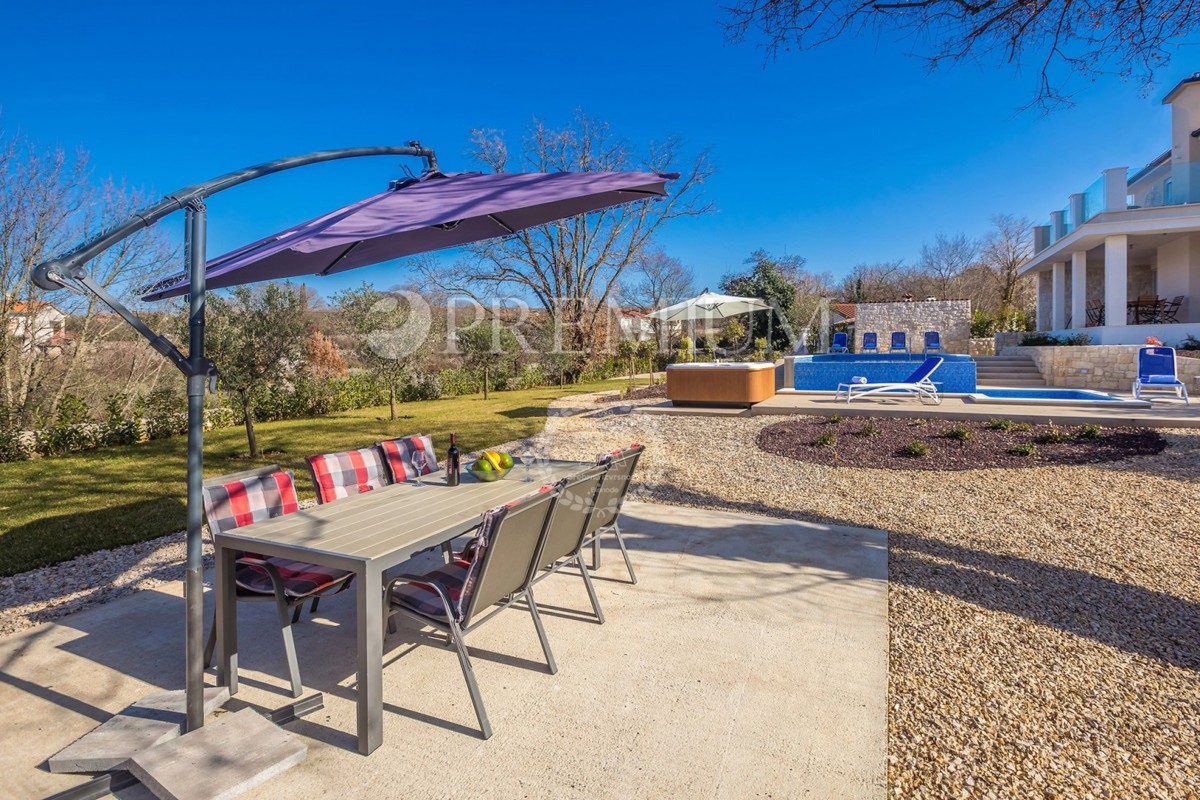 Dintorni di Malinska, nuova casa in pietra con piscina e vista mare!!