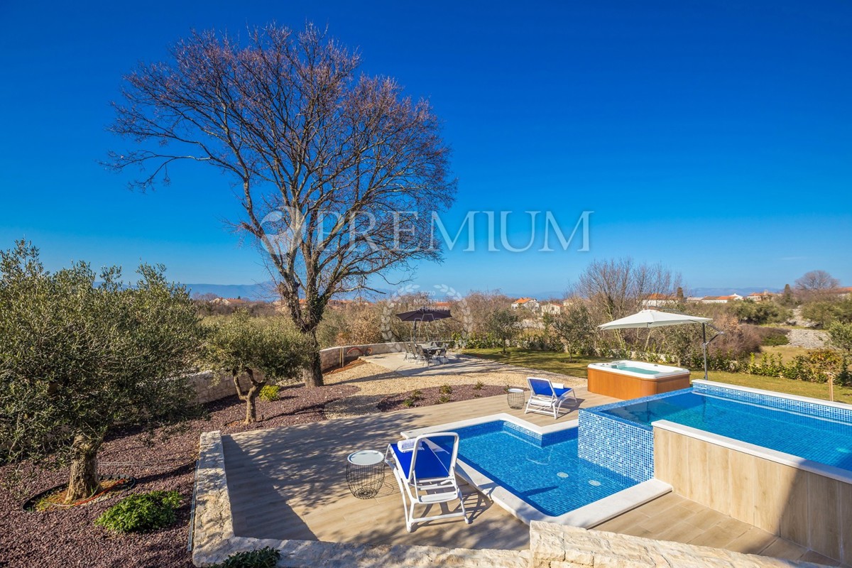 Dintorni di Malinska, nuova casa in pietra con piscina e vista mare!!