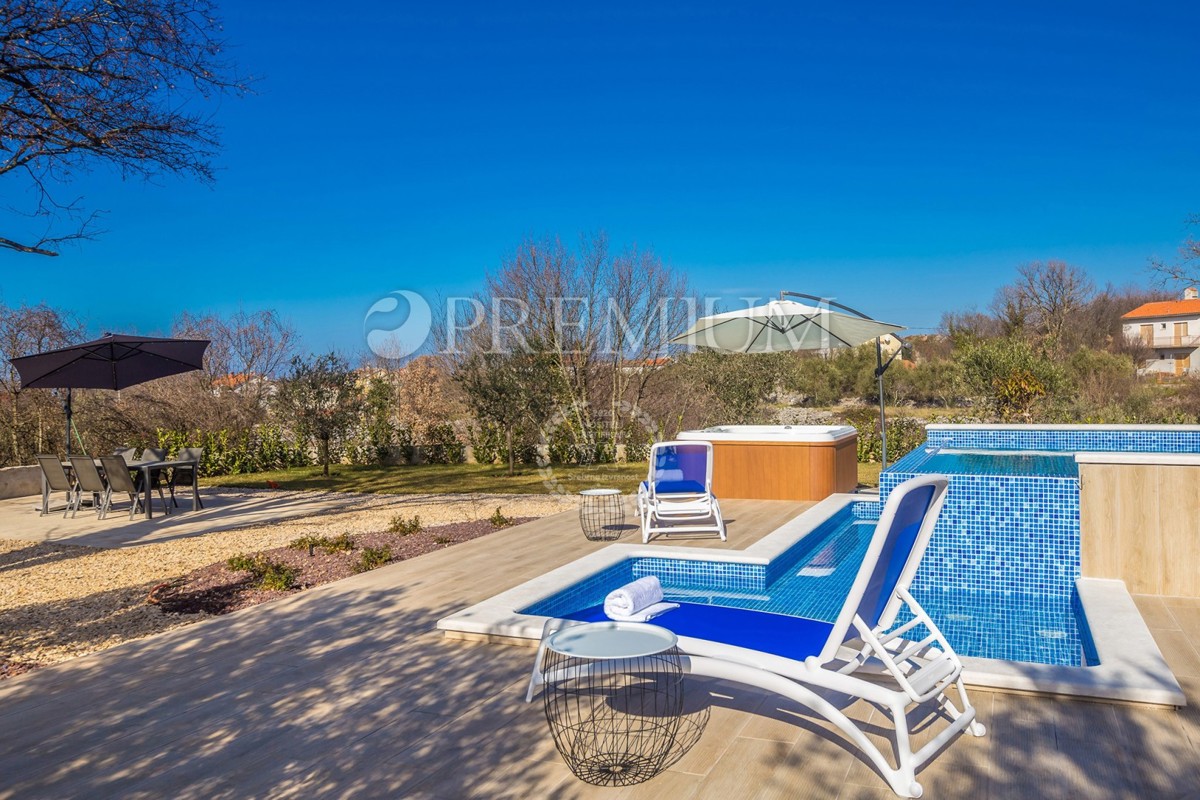 Dintorni di Malinska, nuova casa in pietra con piscina e vista mare!!