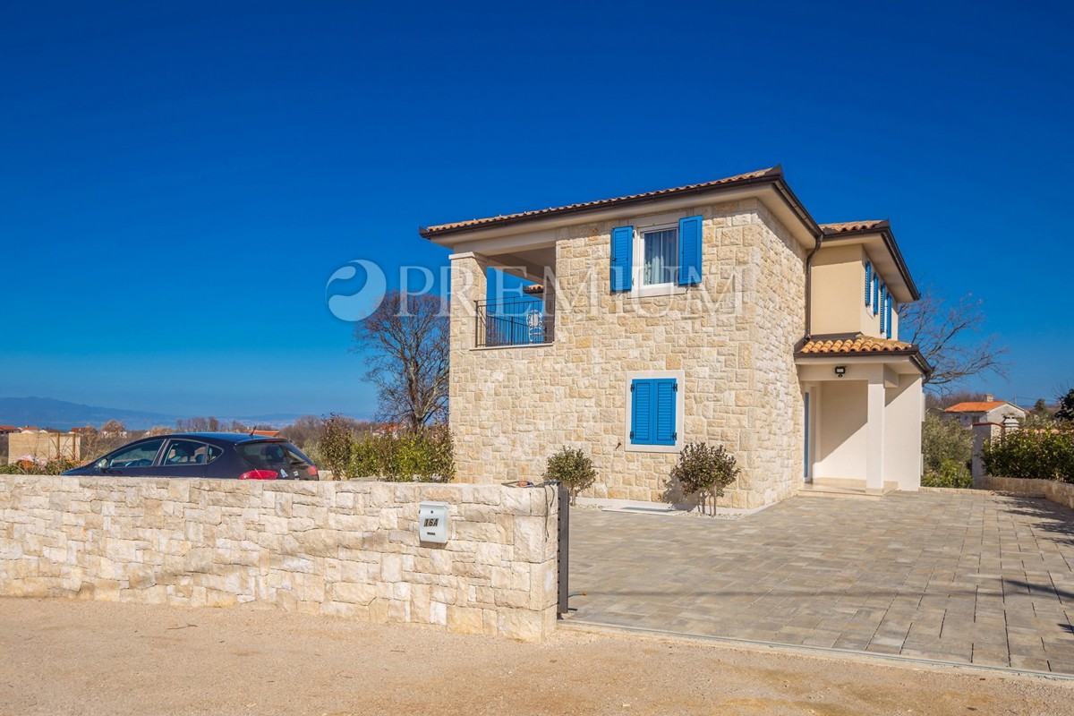 Dintorni di Malinska, nuova casa in pietra con piscina e vista mare!!