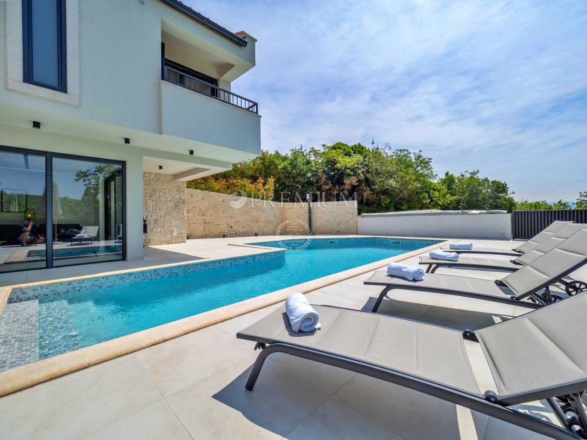 Dintorni di Vrbnik, casa con piscina in una posizione tranquilla!