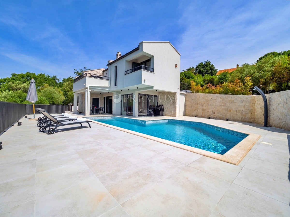 Dintorni di Vrbnik, casa con piscina in una posizione tranquilla!