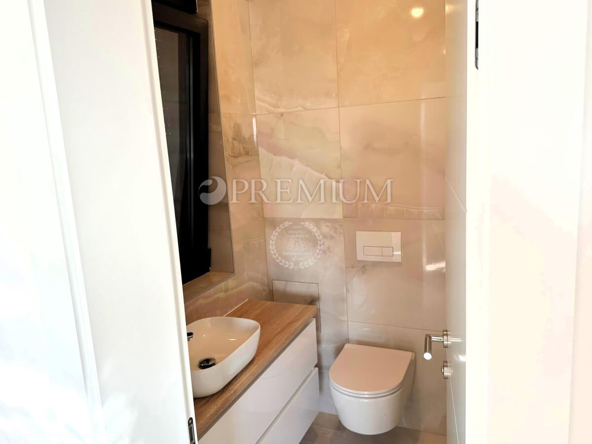 Krk, nuova costruzione, appartamento con terrazza sul tetto!