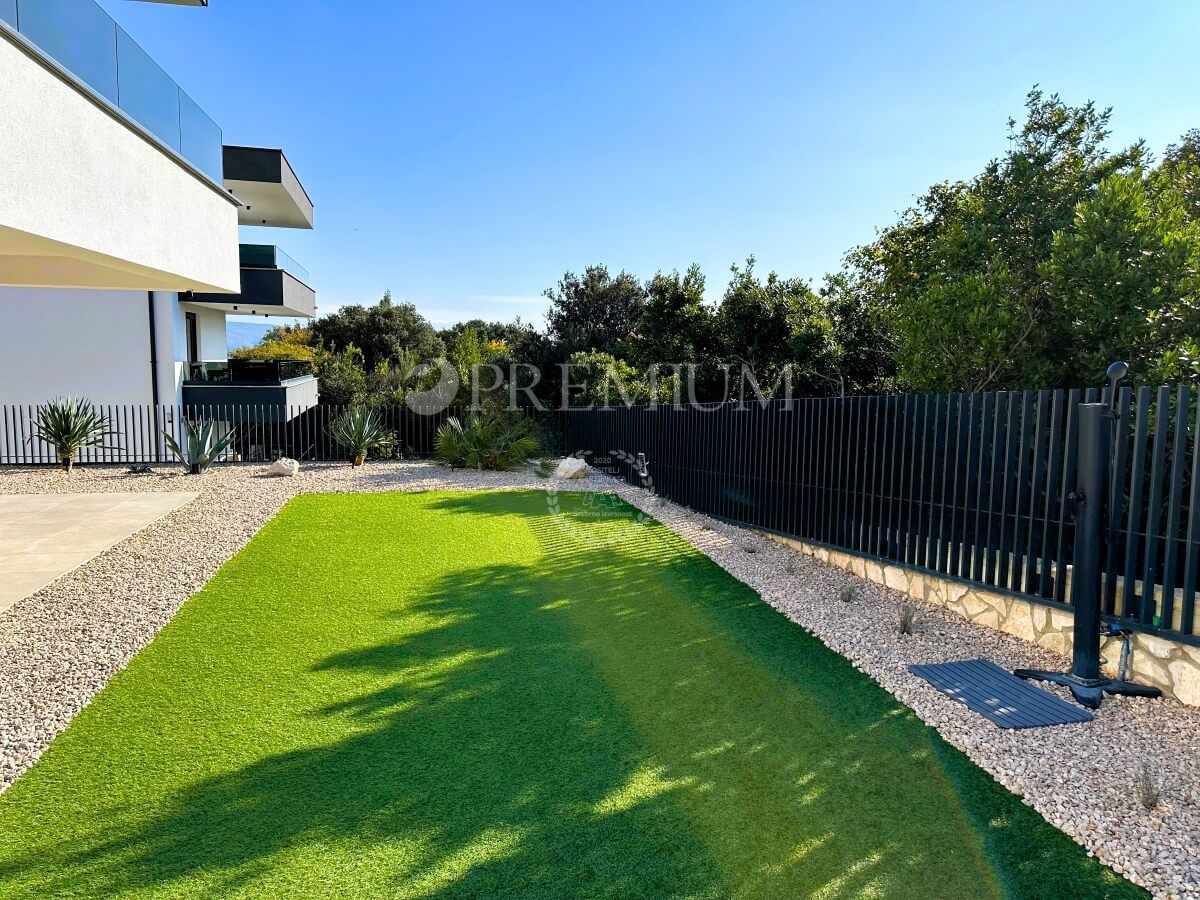 Krk, nuova costruzione, appartamento con terrazza sul tetto!