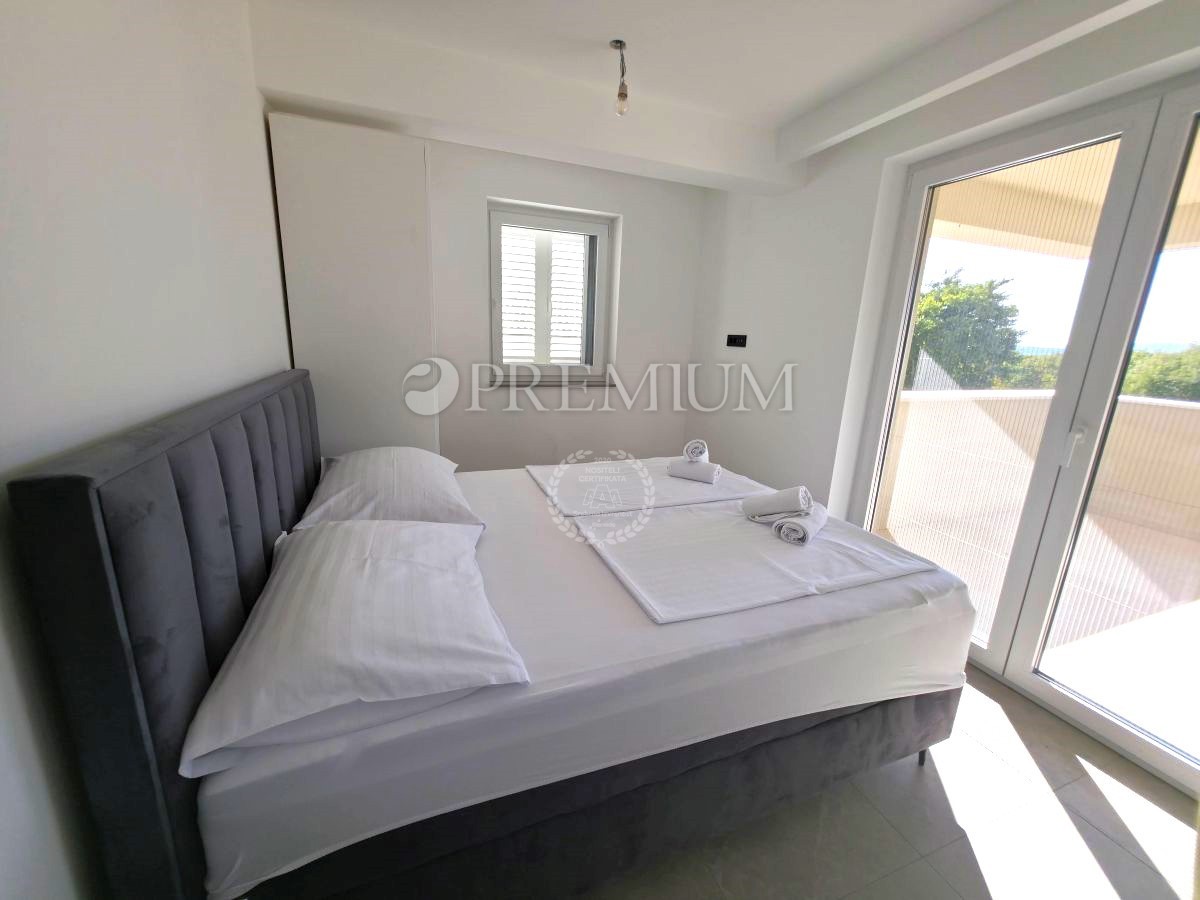 Vrbnik, dintorni, villa indipendente con piscina!