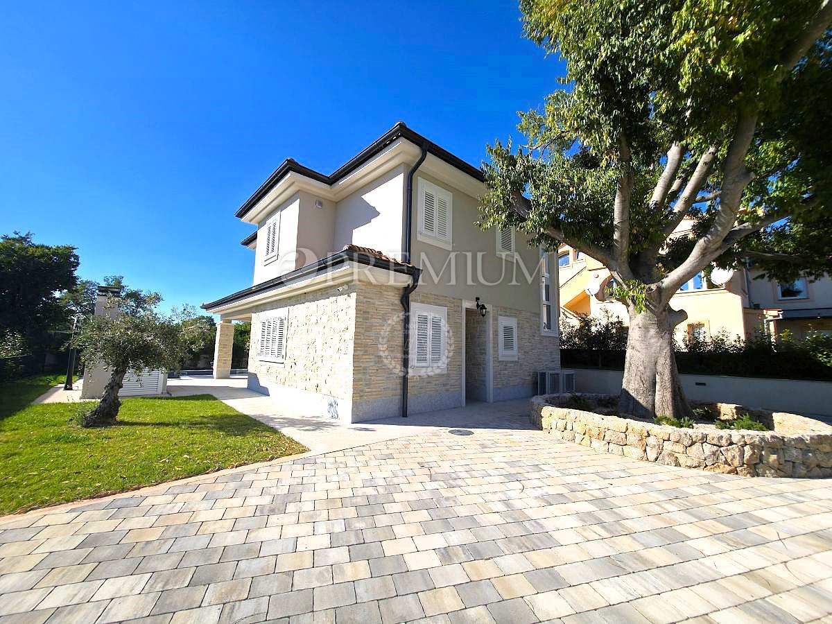 Vrbnik, dintorni, villa indipendente con piscina!