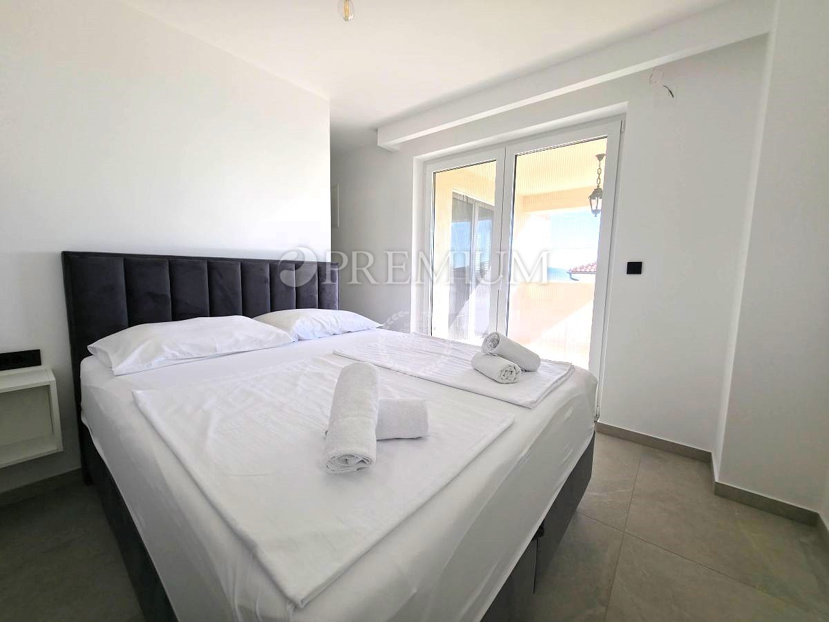 Vrbnik, dintorni, villa indipendente con piscina!